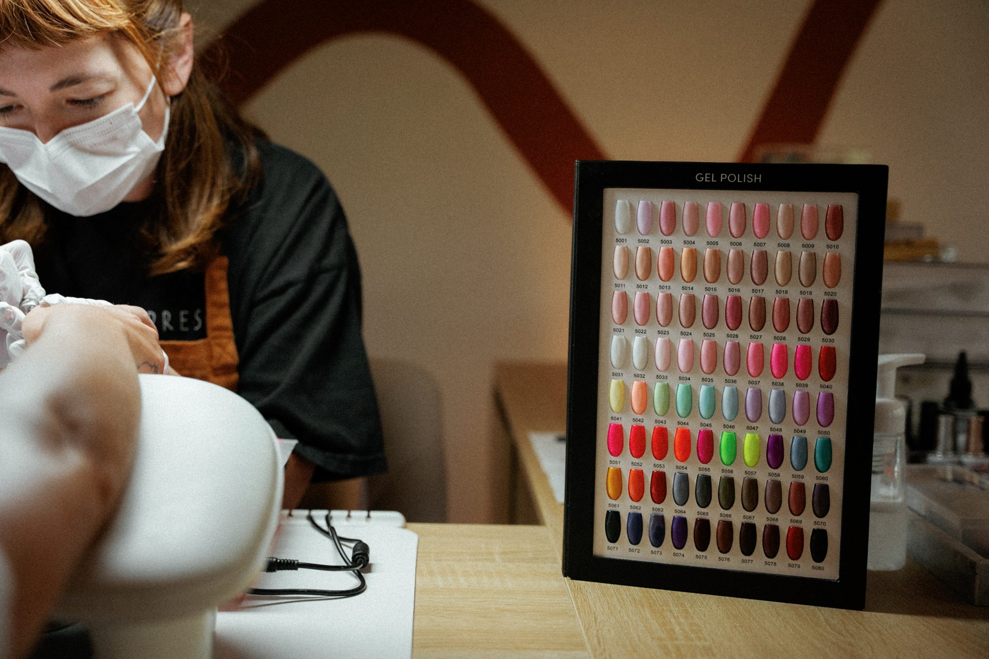 Choosing a gel color from the full range